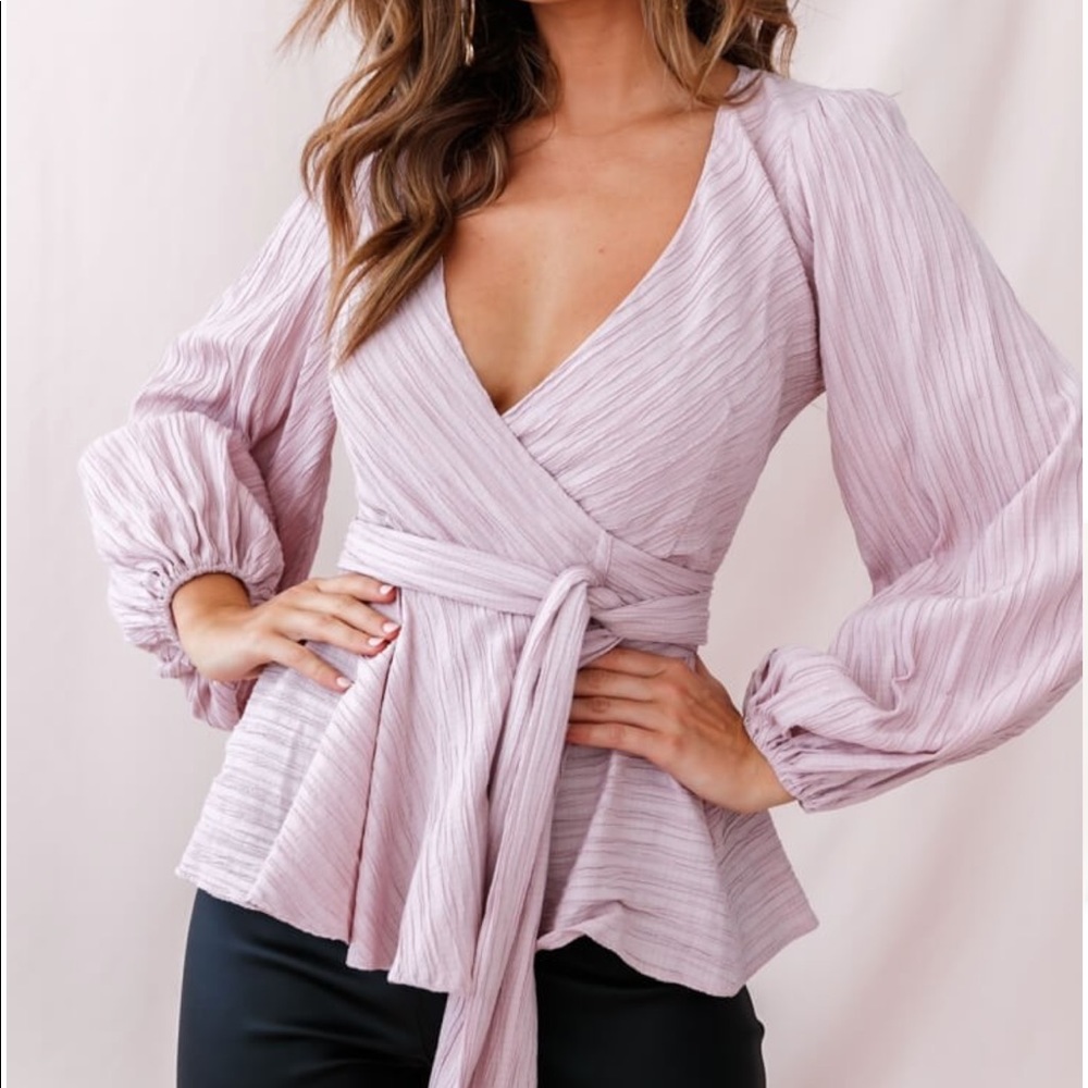 SELFIE LESLIE mauve wrap top!